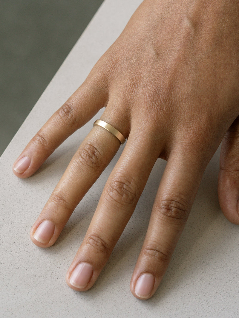 Shown: 14k yellow gold with smooth texture and signature matte finish.