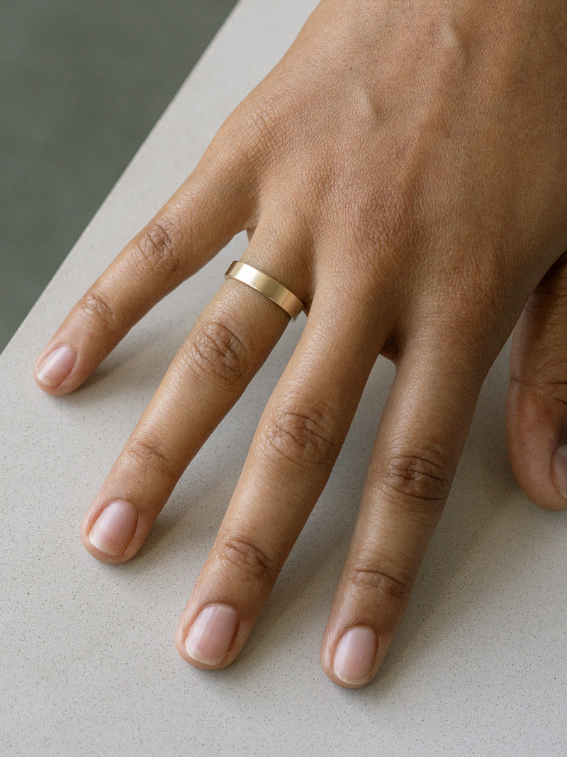 Shown: 14k yellow gold with smooth texture and signature matte finish.