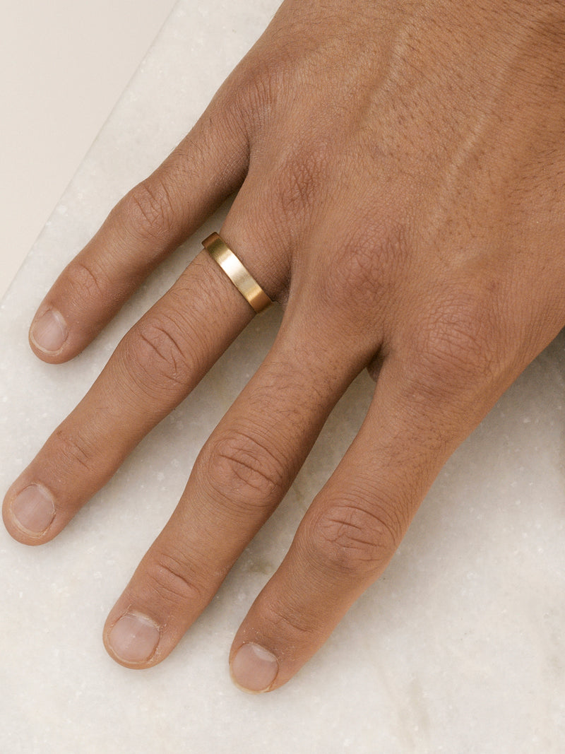 Shown: 14k yellow gold with smooth texture and signature matte finish.