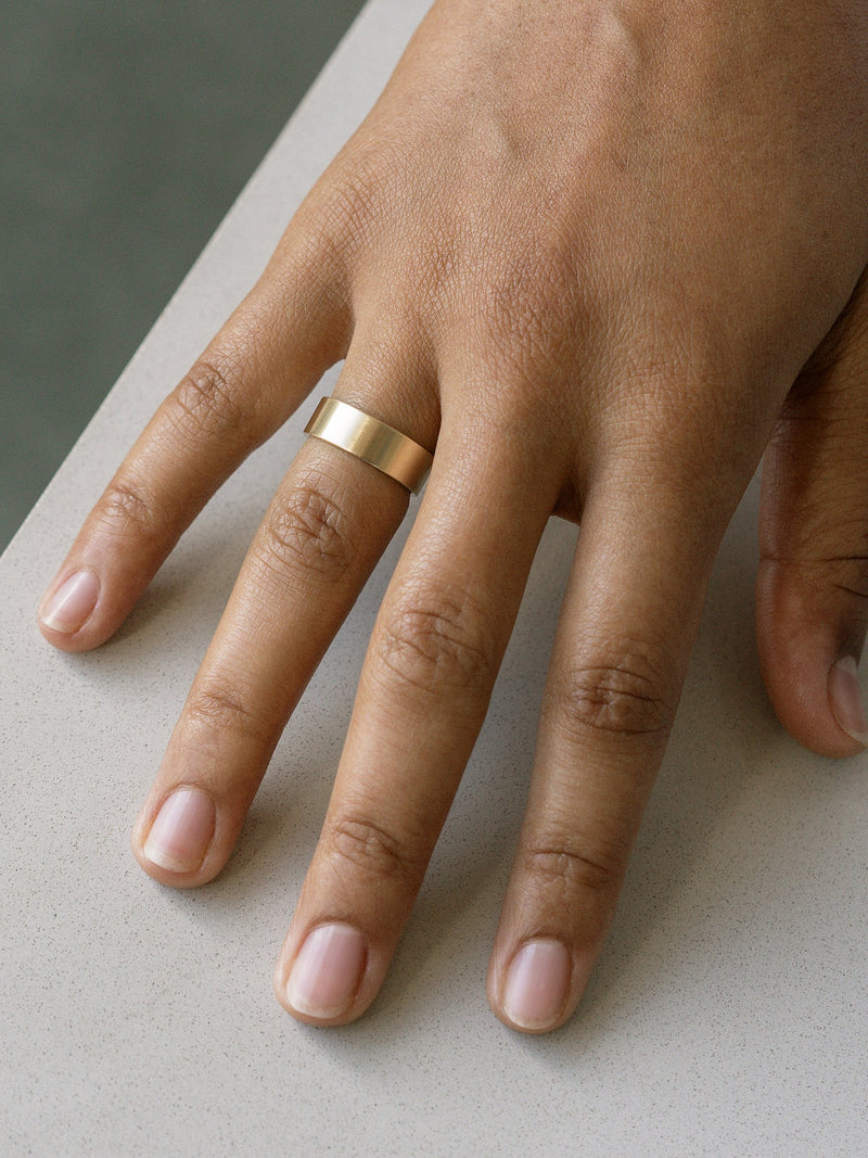 Shown: 14k yellow gold with smooth texture and signature matte finish.