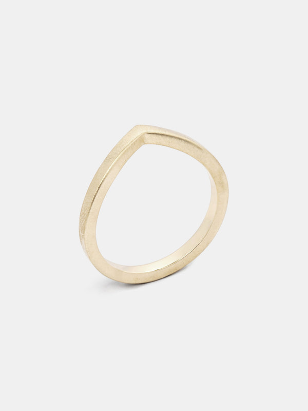 Vinca Arching Band in 14k yellow gold with smooth texture and signature matte finish.