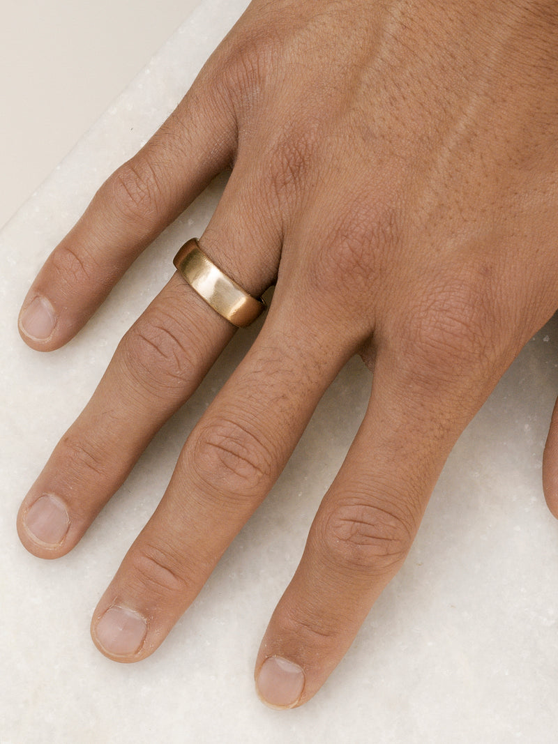 Shown: 14k yellow gold with smooth texture and signature matte finish.